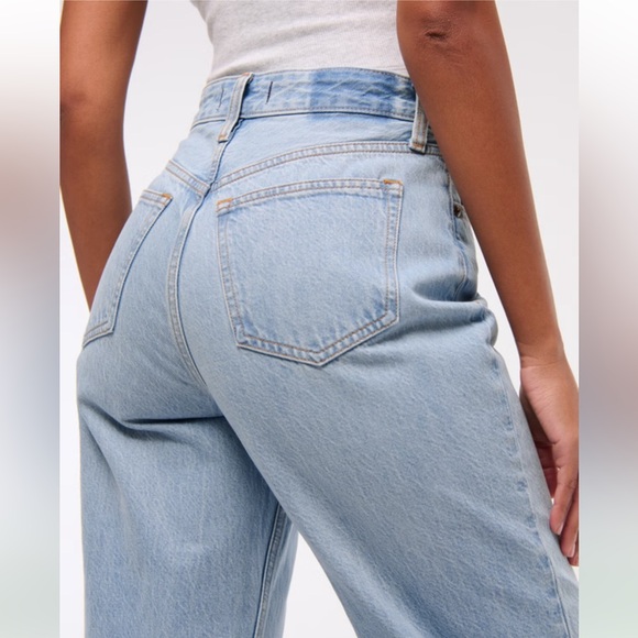 NWT Abercrombie and Fitch Curve Love High Rise Loose Jeans Size 34 Long - Picture 3 of 15